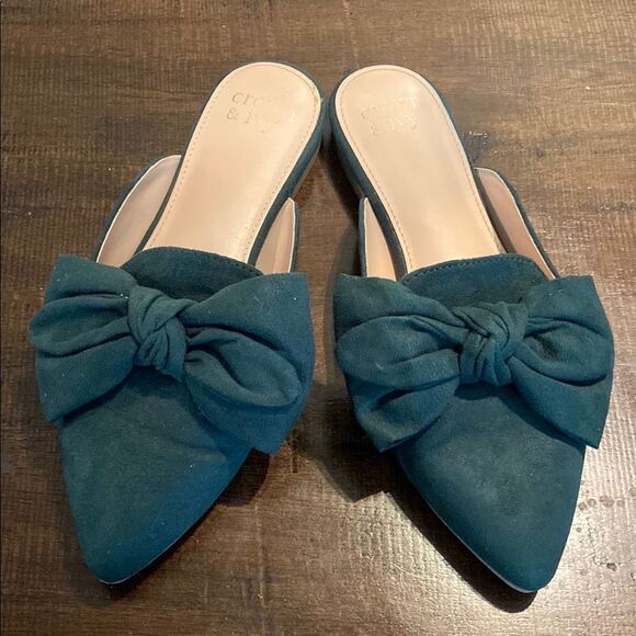 Crown & Ivy Women's Green Bow Mules - Picture 1 of 6